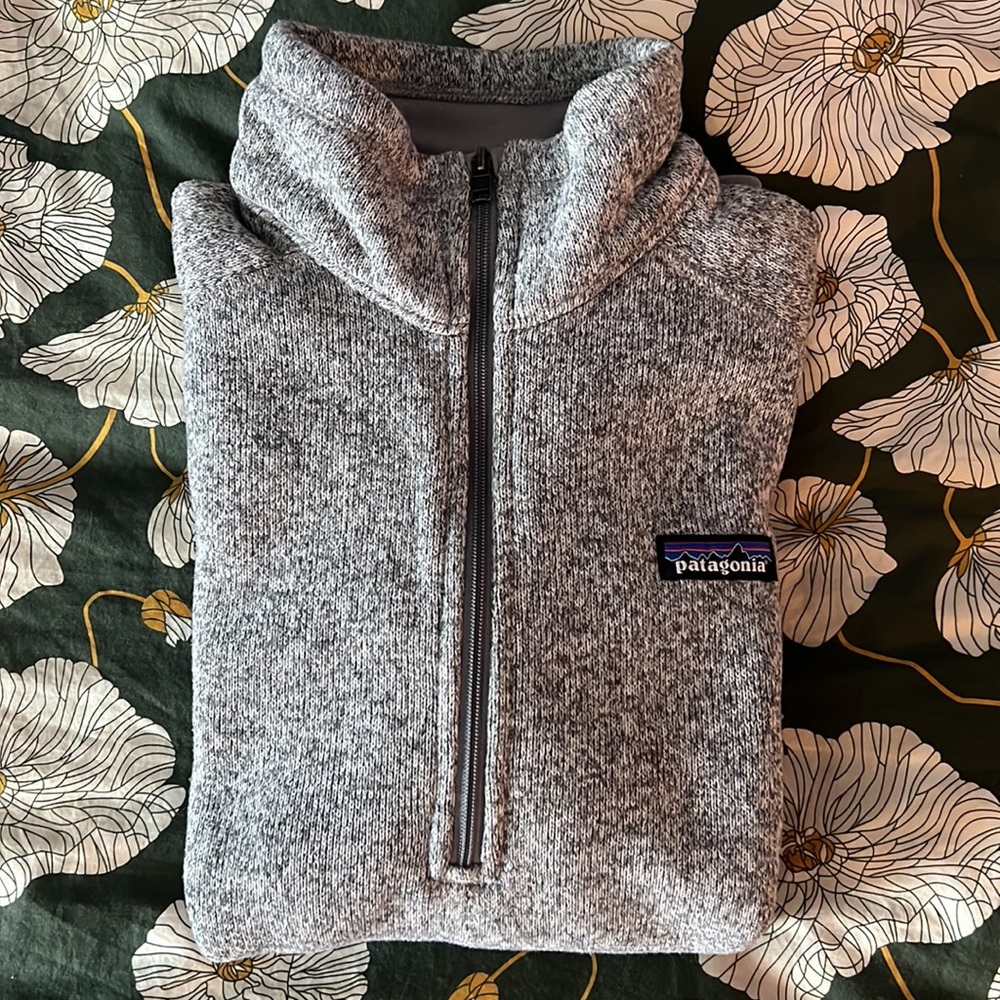 Women’s Patagonia 1/4 zip sweater - size Medium